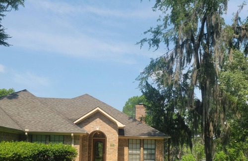 Uncertain Casa | Waterfront, close to Caddo State Park, walk to Shady Glade, vast deck, remodeled