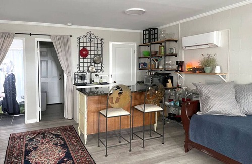Port Royal Apartamento | Waterfront coastal cottage charm in delightful Port Royal