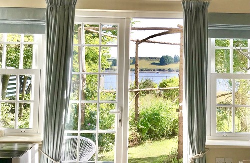Kinsale Apartamento | Waterfront coastal chic in the heart of Kinsale, Co.Cork.
