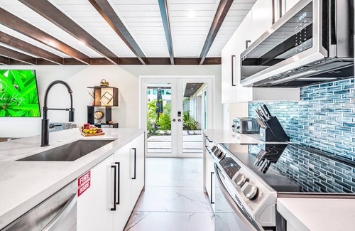Coral Ridge Villa | Waterfront Compound / 2 Heated Pools / SaltAire & Lime Keys