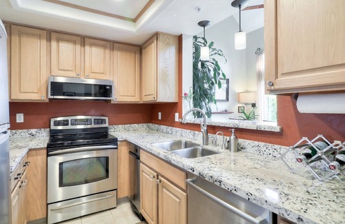 Redwood Shores Condominio | Waterfront Condo, Expansive Views from Most Rooms, Central Bay Area Location