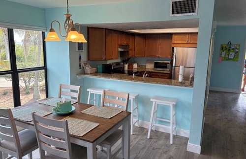Bokeelia Condominio | Waterfront condo located in the waterfront paradise of Bokeelia