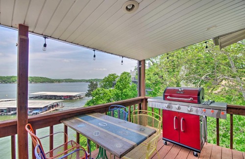 Lake Ozark Apartamento | Waterfront Condo with Deck - Bring Your Boat!