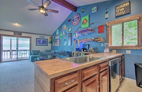 Lake Ozark Apartamento | Waterfront Condo with Deck - Bring Your Boat!