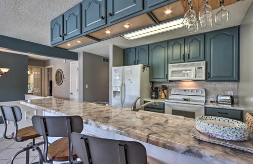 Osage Beach Apartamento | Waterfront Condo with Community Perks in Osage Beach