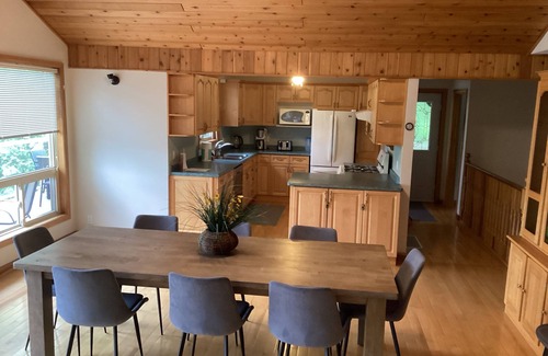 Huntsville Cabaña | Waterfront Cottage - Amazing Family Get-Away, Otter Lake Oasis!