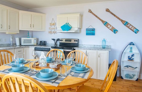 Stratford Casa | Waterfront Cottage beach access