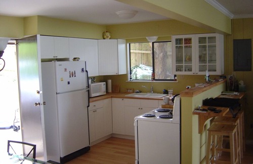 Mayne Island Cabaña | Waterfront cottage close to ferry