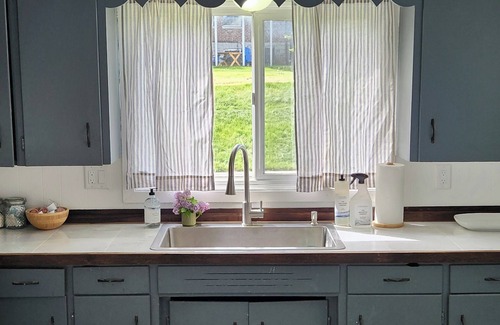 Wolfe Island Cabaña | Waterfront Cottage in Marysville Wolfe Island - Fisherman's Cottage