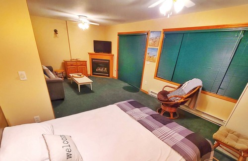 South Bruce Peninsula Cabaña | Waterfront Cottage for rent (Near Sauble Beach)