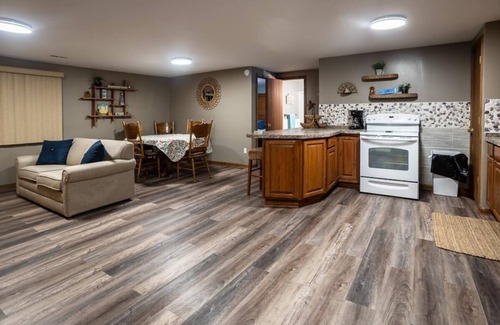 Harrison Cabina | Waterfront Cottage In Michigan By S&s Properties 3 Bedroom Cabin