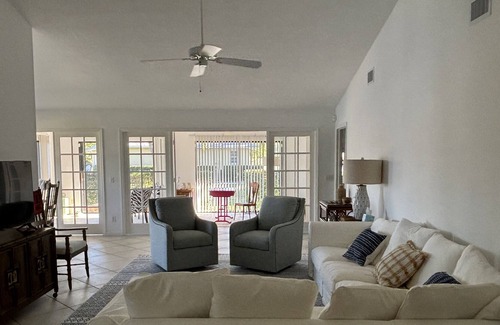 Hobe Sound Casa | Waterfront Cottage. NEW to market - just painted and furnished!