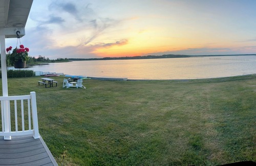 Acadian Peninsula Chalet De Esquí | Waterfront cottage on Tracadie River