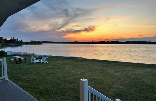 Acadian Peninsula Chalet De Esquí | Waterfront cottage on Tracadie River