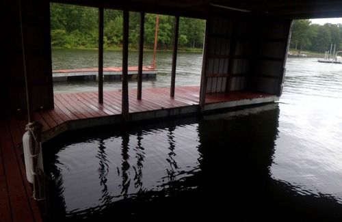 Buchanan Casa | Waterfront Cottage en el lago Kentucky