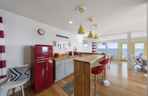 Huron Cabaña | Cape Cod Lakefront Cottage