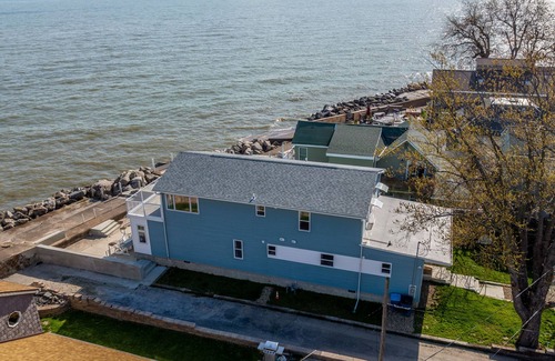 Huron Cabaña | Cape Cod Lakefront Cottage