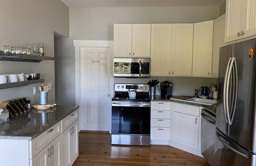 Boothbay Casa | Waterfront Cottage on Tidal Cove with Dock