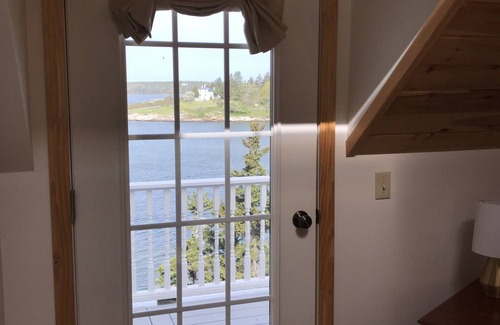 Georgetown Cabaña | Waterfront Cottage, Stunning Master BDR with Balcony, 3 full baths, Scenic views