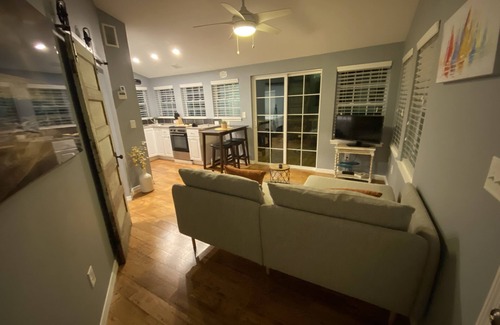 Girvin Casa | Waterfront Cottage * Deep Water Dock * Fishing * Spectacular Sunrises