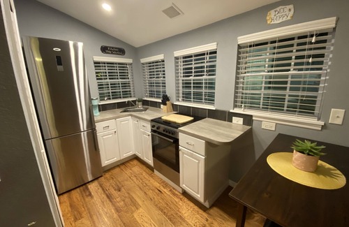 Girvin Casa | Waterfront Cottage * Deep Water Dock * Fishing * Spectacular Sunrises
