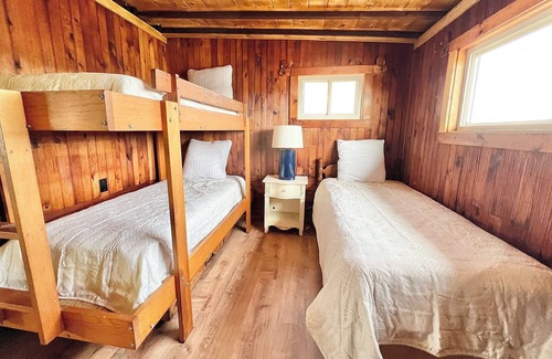 Old Saybrook Cabaña | Waterfront cottage with private beach!