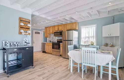 Draper Casa | Waterfront Cottage with Private Dock on Claytor Lake. Pet Friendly!