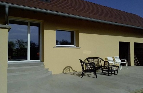 Frangy-en-Bresse Casa | Waterfront country property