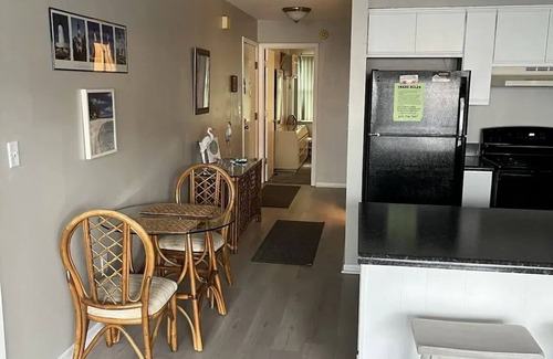 Port Clinton Condominio | Waterfront cozy 1-bedroom condo with pool, hottub, AC in charming Port Clinton!