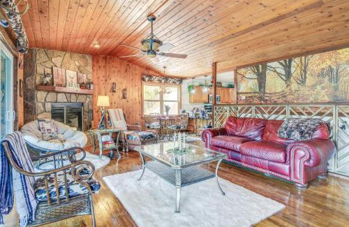 Dandridge Casa | Waterfront Dandridge Cabin, 24 Mi to Pigeon Forge!