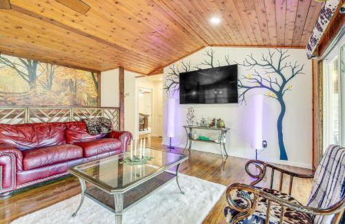 Dandridge Casa | Waterfront Dandridge Cabin, 24 Mi to Pigeon Forge!