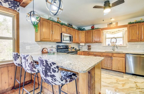 Dandridge Cabina | Waterfront Dandridge Cabin, 24 Mi to Pigeon Forge!