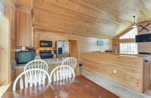 Holden Cabina | ¡NUEVO! Cabina Davis Pond frente al mar w / Dock + Kayaks!