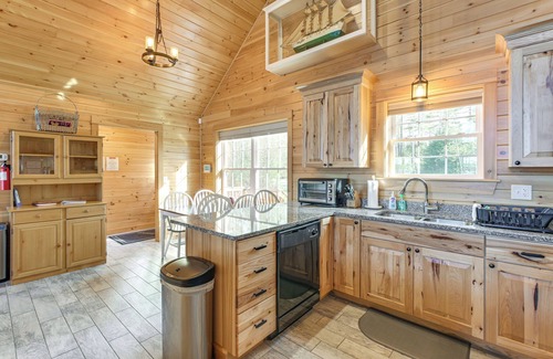 Holden Cabina | ¡NUEVO! Cabina Davis Pond frente al mar w / Dock + Kayaks!
