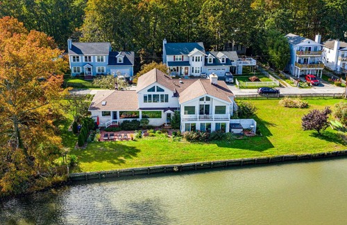 Deale Beach Casa | Waterfront Deale Home with Hot Tub and Bay Access