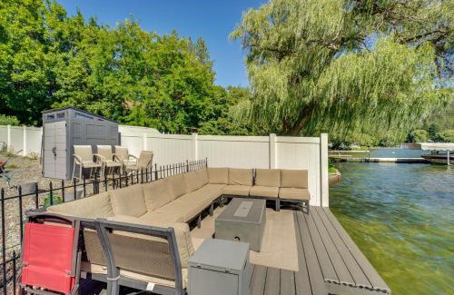 Tumtum Casa | Waterfront Deck with Fire Pit Lake Spokane Gem!