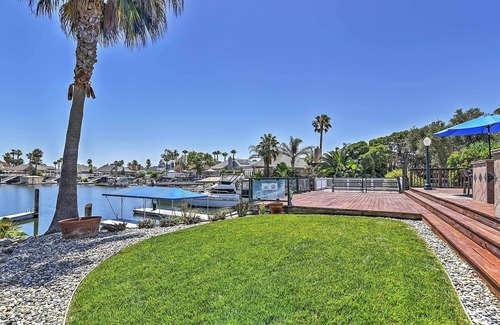 Discovery Bay Casa | Waterfront Discovery Bay Home con bar y muelle al aire libre