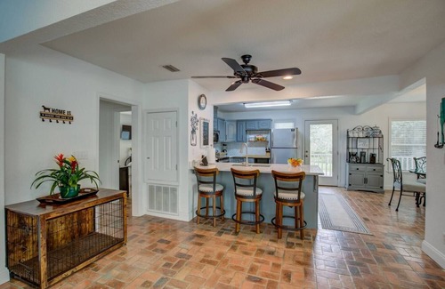 Fairhope Casa | Waterfront, Dock, Boat House, Lift, Sleeps 10, Lux