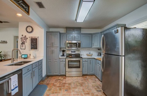 Fairhope Casa | Waterfront, Dock, Boat House, Lift, Sleeps 10, Lux