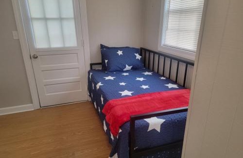Cedar Point Casa | Waterfront, dock, Hot tub, kayaks, King Bedroom with amazing views, RELAXATION, 2 miles to the beach