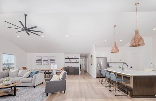 Larsen Casa | Waterfront, Dock, Sleeps 8, EV Charger