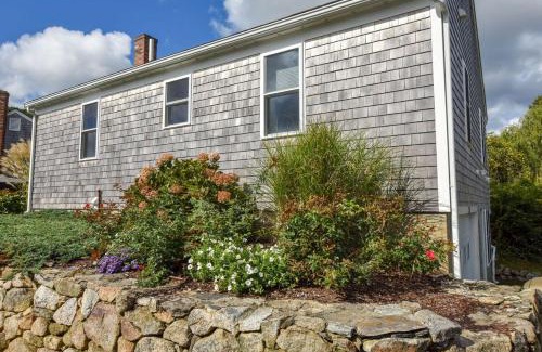 Wellfleet Casa | Waterfront easy access to town center