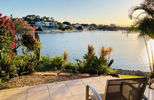 Mermaid Waters Casa | Waterfront Escape in Mermaid Waters - CoastHM
