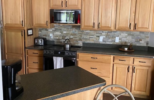 Queensbury Casa | Waterfront Escape