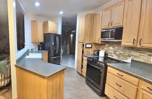 Queensbury Casa | Waterfront Escape