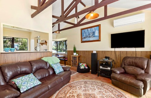 Raglan Casa | Waterfront Estuary Escape - Raglan Holiday Home