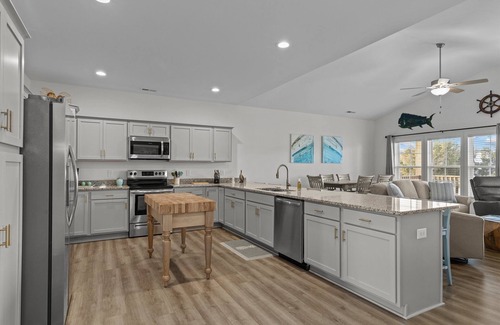 Cedar Point Casa | WATERFRONT: Fins to the Left! 3BR/2BA w/private boat lift.