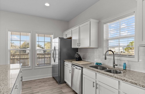 Cedar Point Casa | WATERFRONT: Fins to the Right! 4BR/2BA, private boat lift, pet friendly