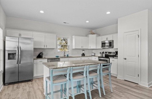 Cedar Point Casa | WATERFRONT: Fins to the Right! 4BR/2BA, private boat lift, pet friendly