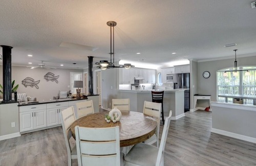 Vero Beach Casa | Waterfront, fish from dock, 4 min to beach, Private Pool, Dock and beach
